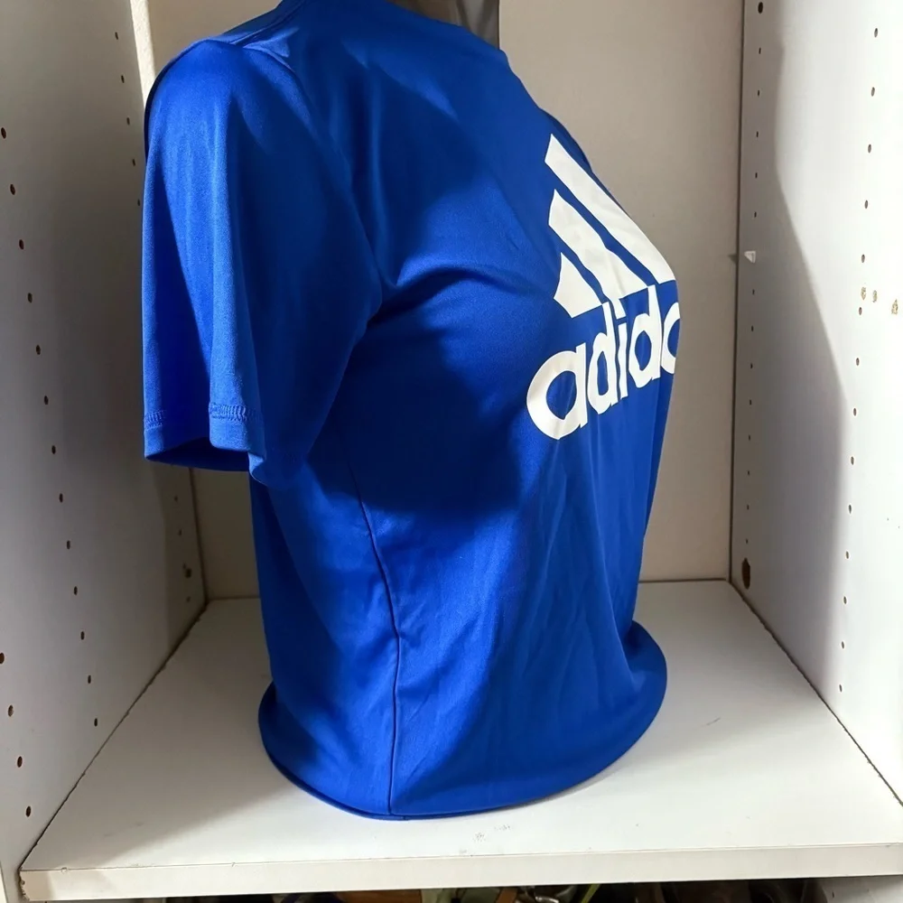 NWT Adidas men’s size Large t-shirt